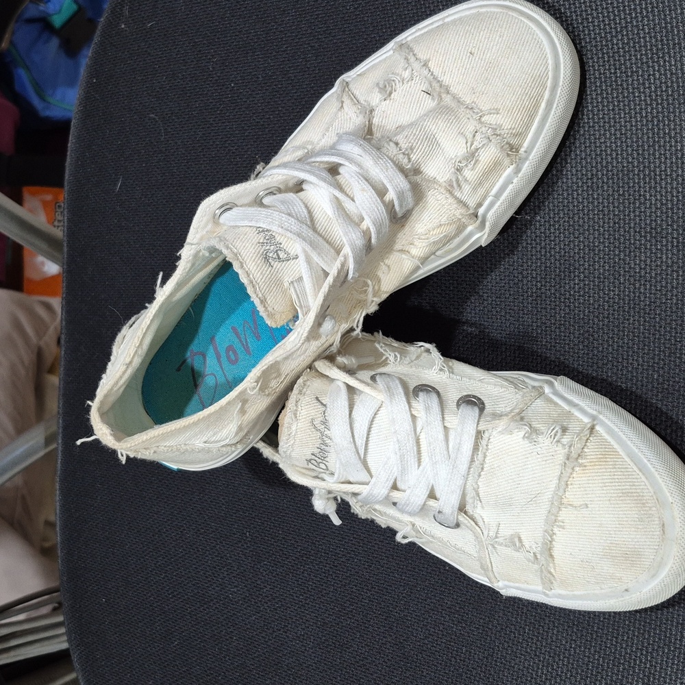 Blowfish Malibu white sneakers cotton women’s size 8 distressed rubber sole